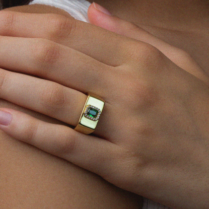 THE GREEN STONE SQUARE SIGNET RING