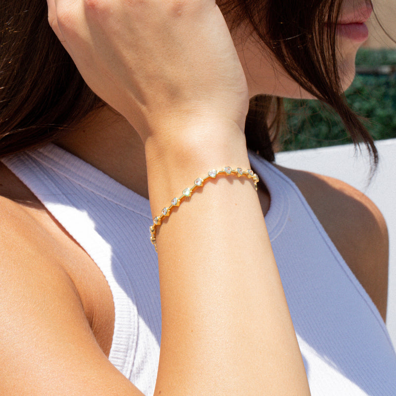 tennis bracelet with white gemstone hearts