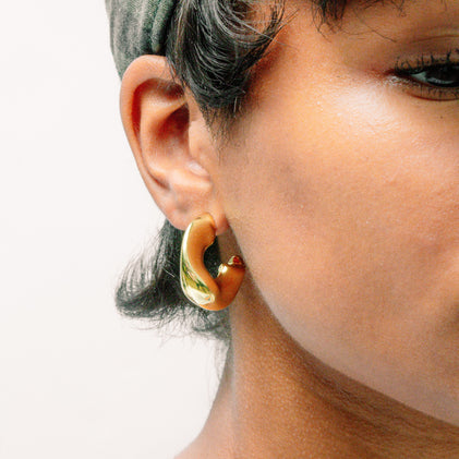 THE MINI EMI HOOP EARRINGS