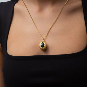 THE ONYX HEIRLOOM PENDANT NECKLACE