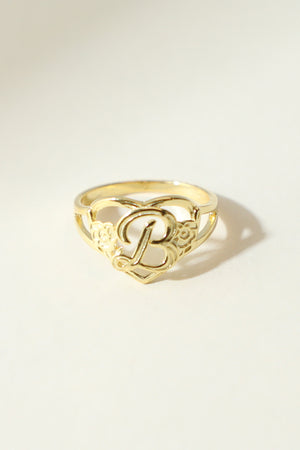 THE GOLD CUTOUT FLOWER HEART LETTER RING
