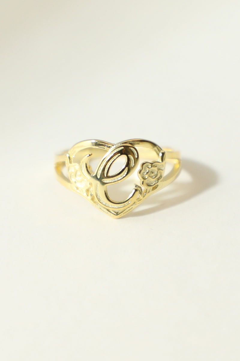 THE GOLD CUTOUT FLOWER HEART LETTER RING