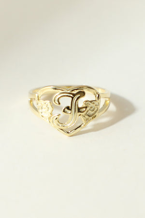 THE GOLD CUTOUT FLOWER HEART LETTER RING