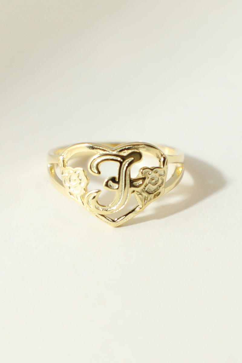 THE GOLD CUTOUT FLOWER HEART LETTER RING