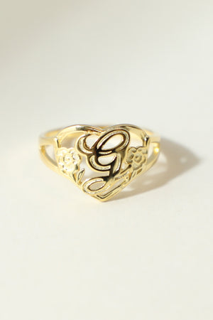 THE GOLD CUTOUT FLOWER HEART LETTER RING
