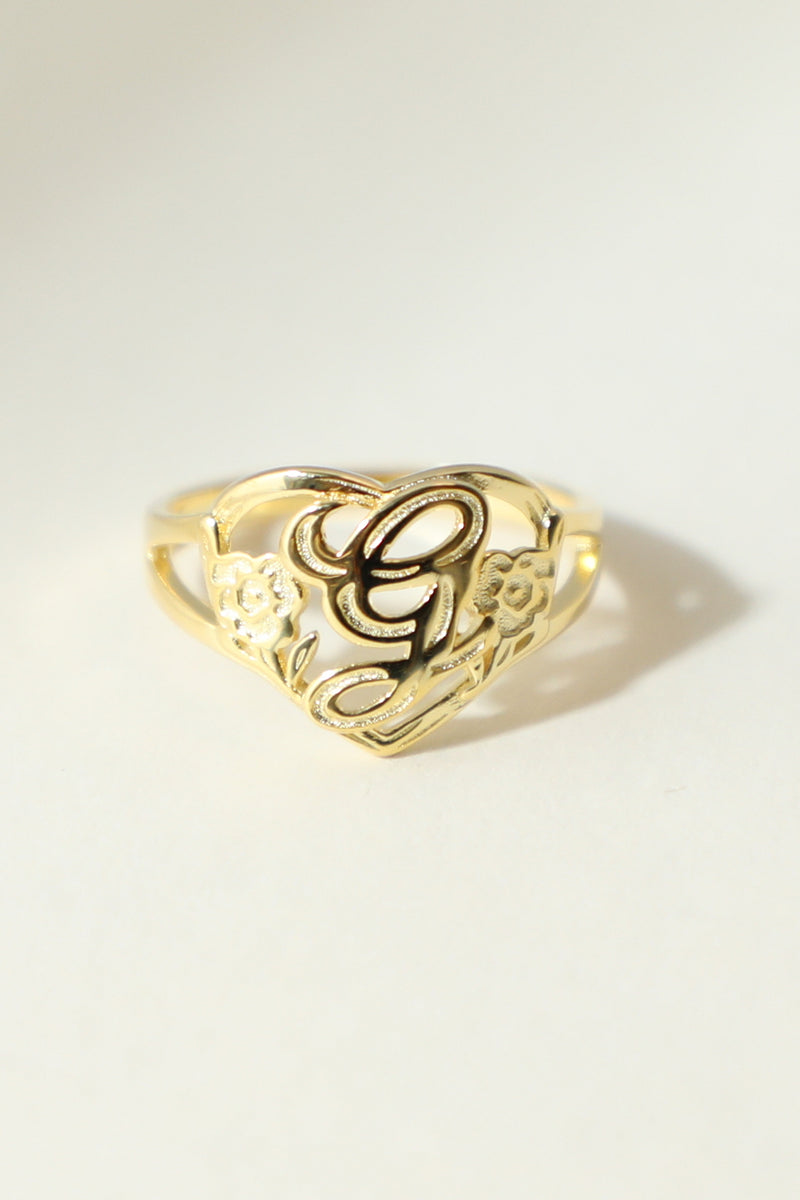 THE GOLD CUTOUT FLOWER HEART LETTER RING