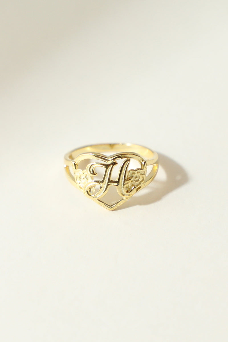 THE GOLD CUTOUT FLOWER HEART LETTER RING