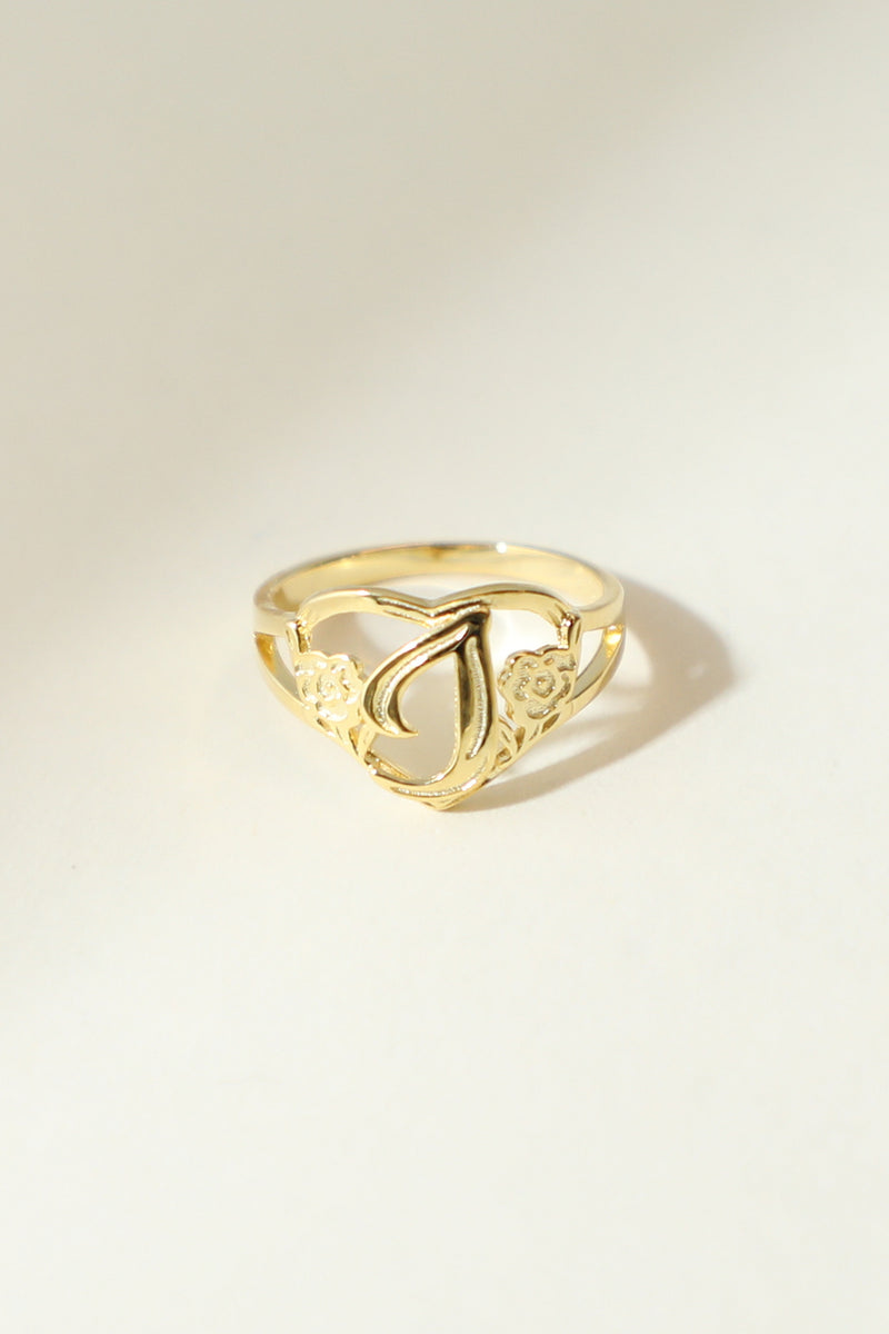 THE GOLD CUTOUT FLOWER HEART LETTER RING
