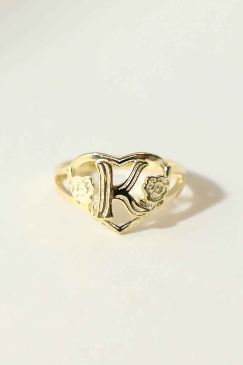 THE GOLD CUTOUT FLOWER HEART LETTER RING