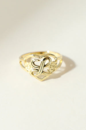 THE GOLD CUTOUT FLOWER HEART LETTER RING