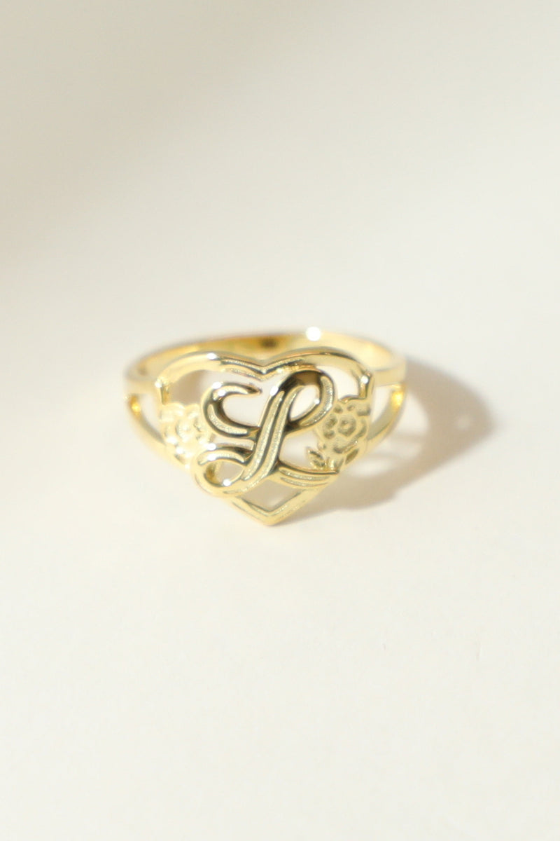 THE GOLD CUTOUT FLOWER HEART LETTER RING