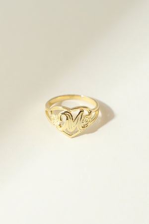 THE GOLD CUTOUT FLOWER HEART LETTER RING