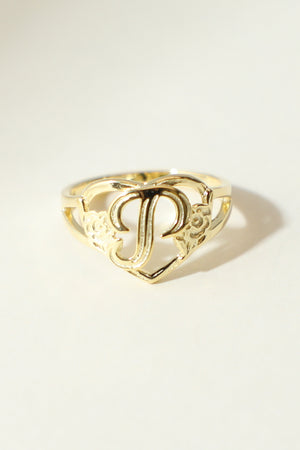 THE GOLD CUTOUT FLOWER HEART LETTER RING