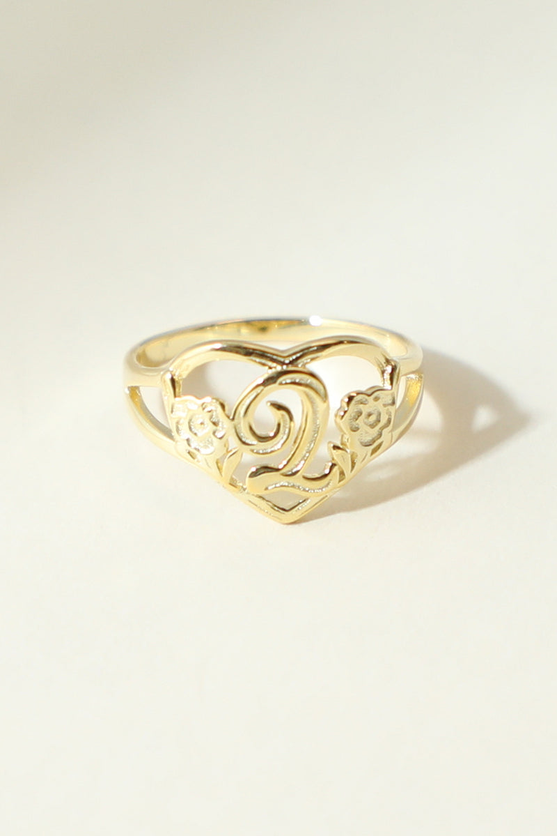 THE GOLD CUTOUT FLOWER HEART LETTER RING