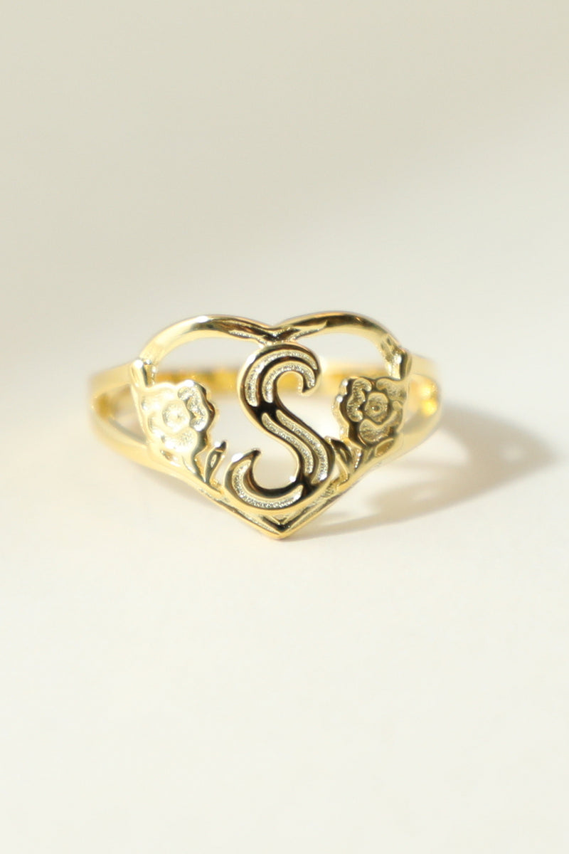 THE GOLD CUTOUT FLOWER HEART LETTER RING