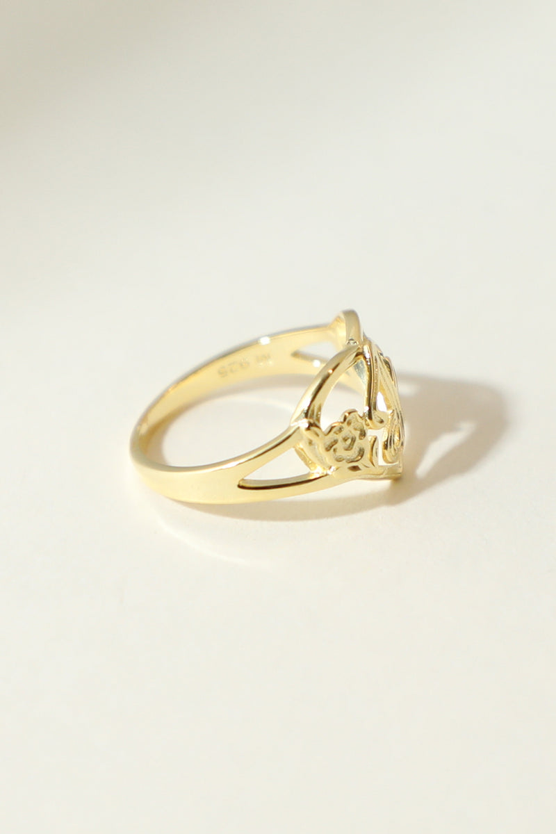 THE GOLD CUTOUT FLOWER HEART LETTER RING