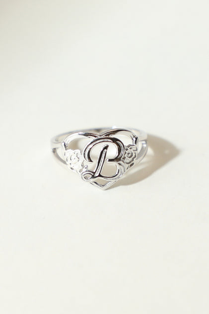 THE SILVER CUTOUT FLOWER HEART LETTER RING