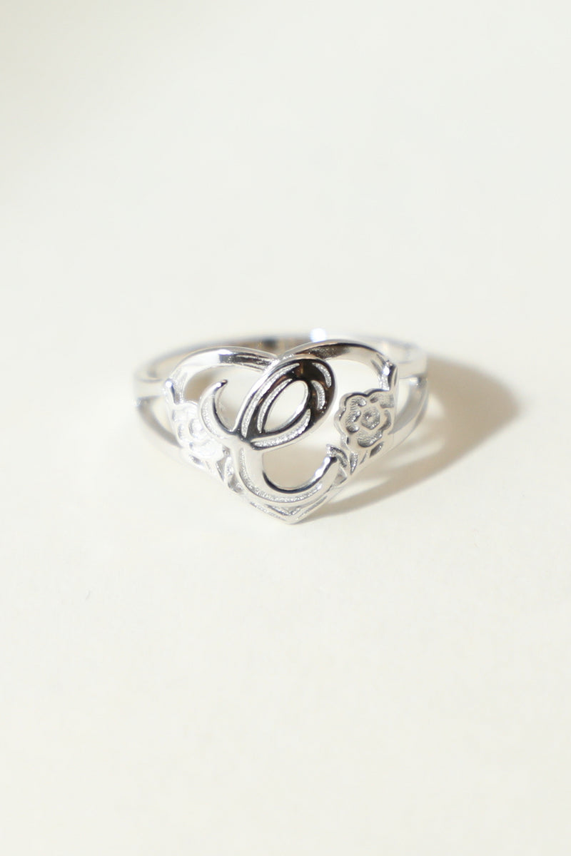 THE SILVER CUTOUT FLOWER HEART LETTER RING