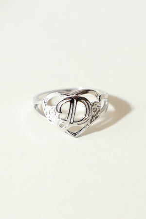 THE SILVER CUTOUT FLOWER HEART LETTER RING