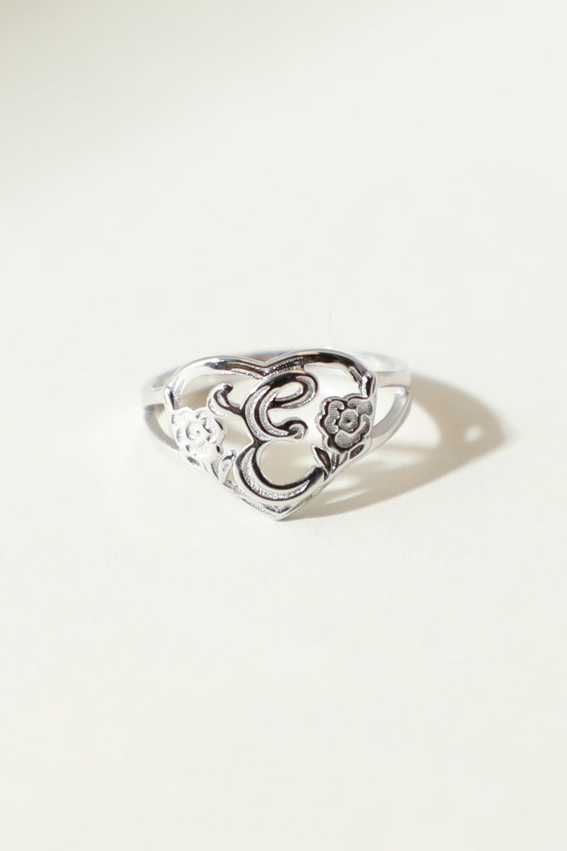 THE SILVER CUTOUT FLOWER HEART LETTER RING