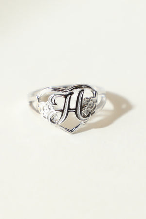 THE SILVER CUTOUT FLOWER HEART LETTER RING