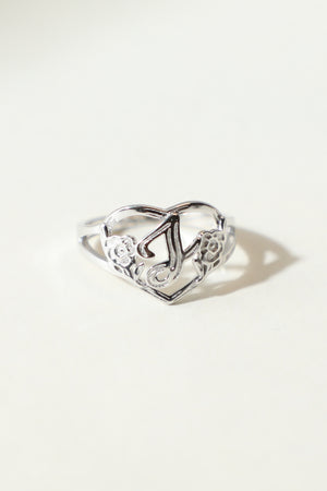THE SILVER CUTOUT FLOWER HEART LETTER RING