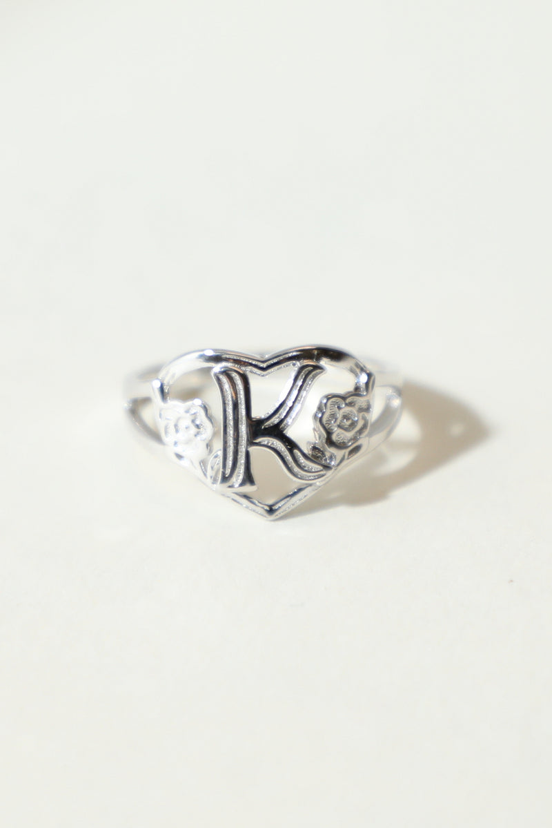 THE SILVER CUTOUT FLOWER HEART LETTER RING