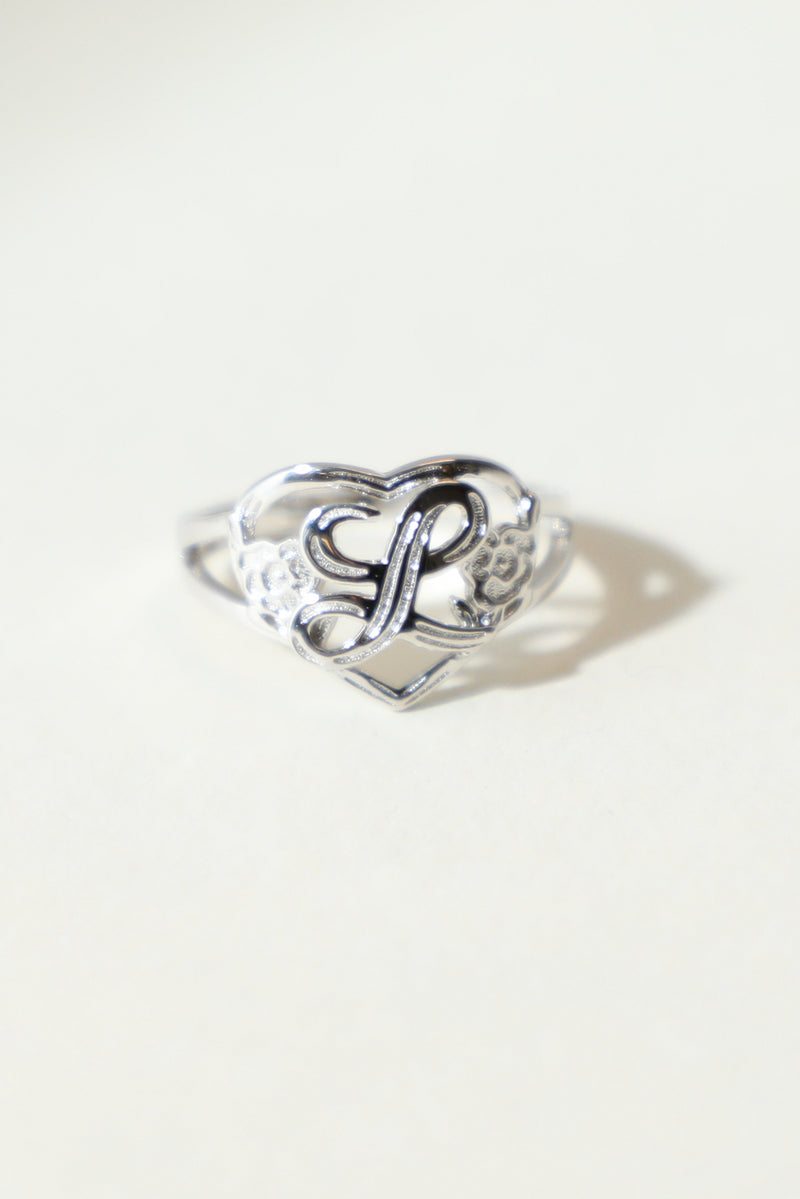 THE SILVER CUTOUT FLOWER HEART LETTER RING