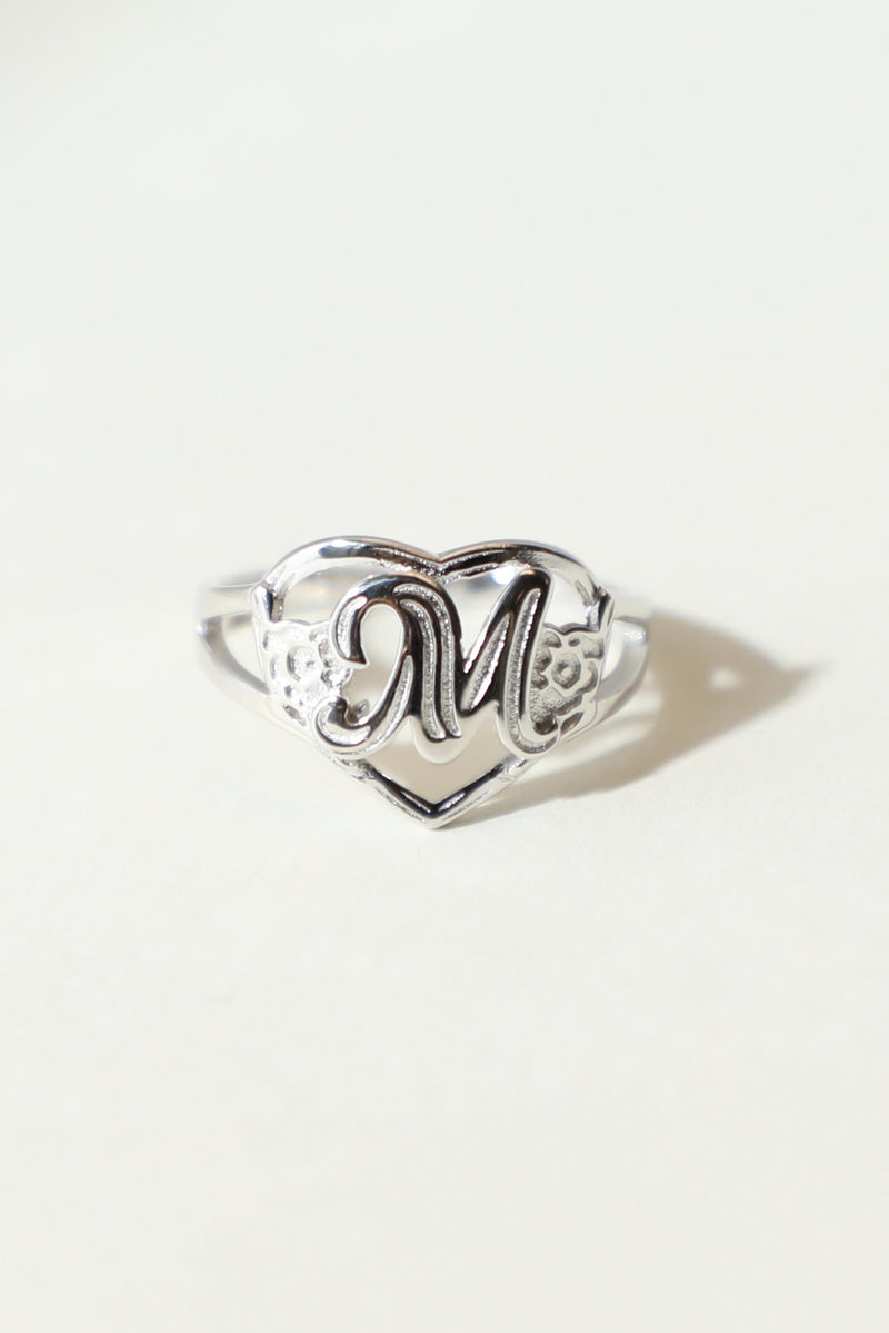 THE SILVER CUTOUT FLOWER HEART LETTER RING