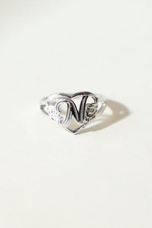 THE SILVER CUTOUT FLOWER HEART LETTER RING