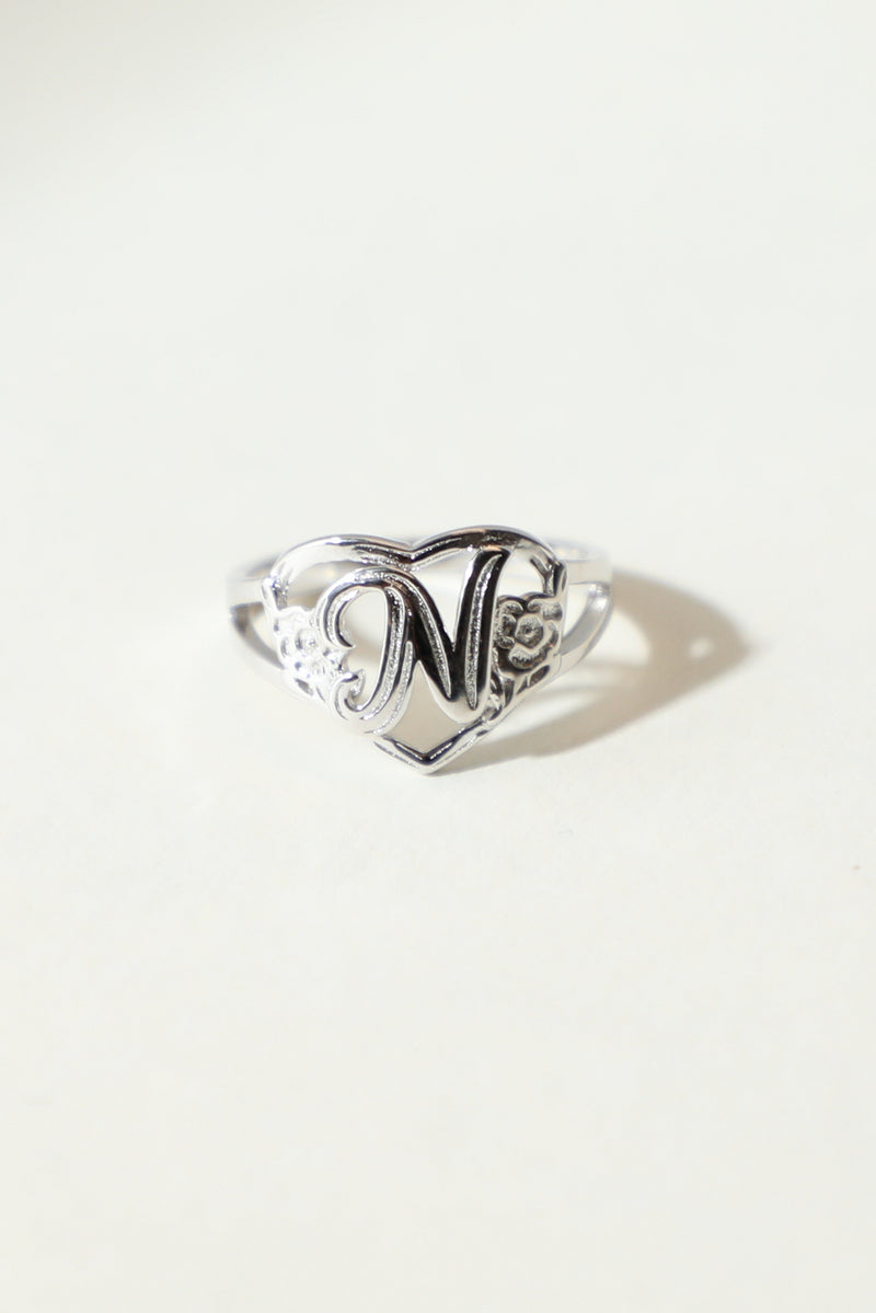 THE SILVER CUTOUT FLOWER HEART LETTER RING