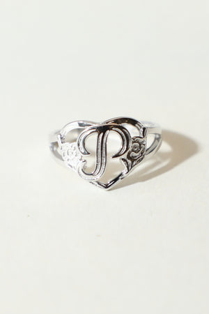 THE SILVER CUTOUT FLOWER HEART LETTER RING