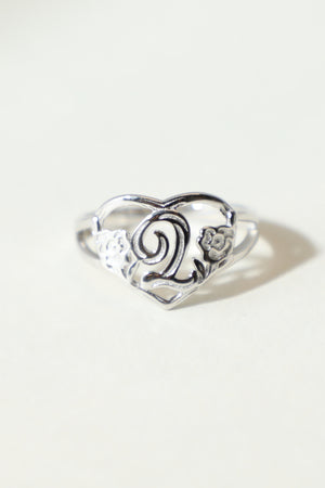 THE SILVER CUTOUT FLOWER HEART LETTER RING
