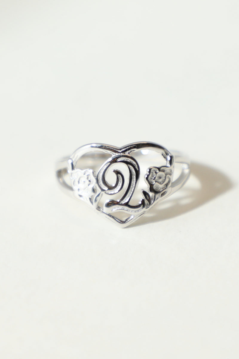 THE SILVER CUTOUT FLOWER HEART LETTER RING