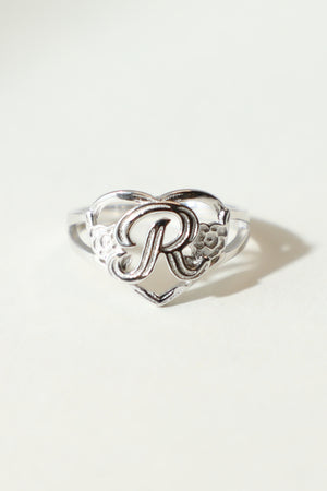 THE SILVER CUTOUT FLOWER HEART LETTER RING