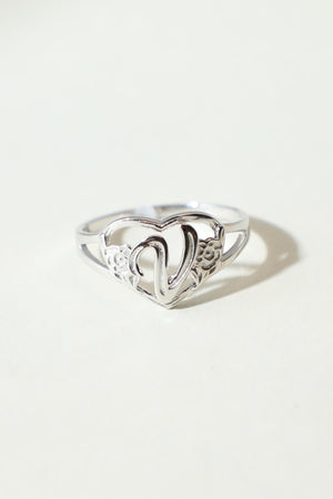 THE SILVER CUTOUT FLOWER HEART LETTER RING