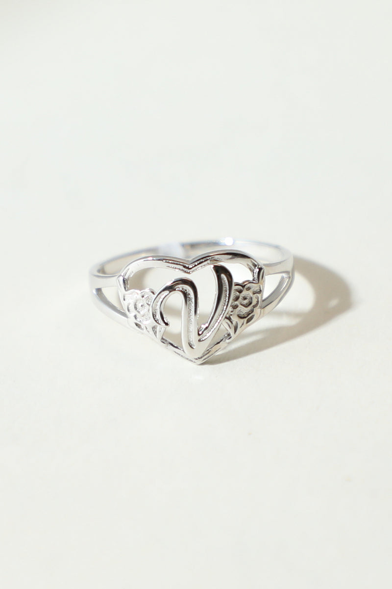 THE SILVER CUTOUT FLOWER HEART LETTER RING