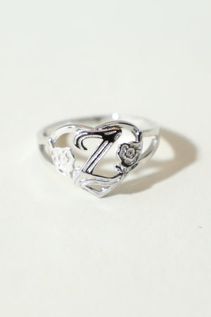 THE SILVER CUTOUT FLOWER HEART LETTER RING