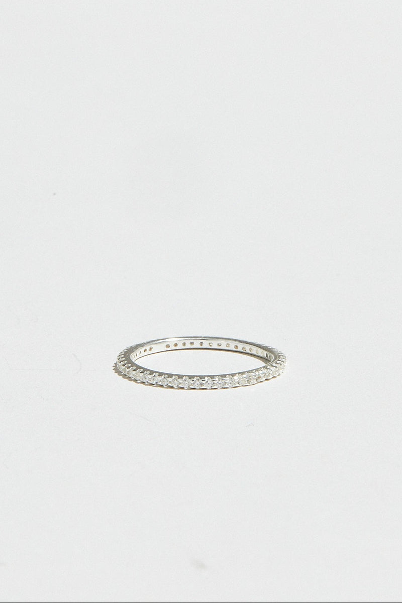 The M Essential Pavé Band