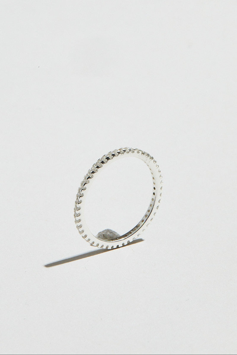 The M Essential Pavé Band