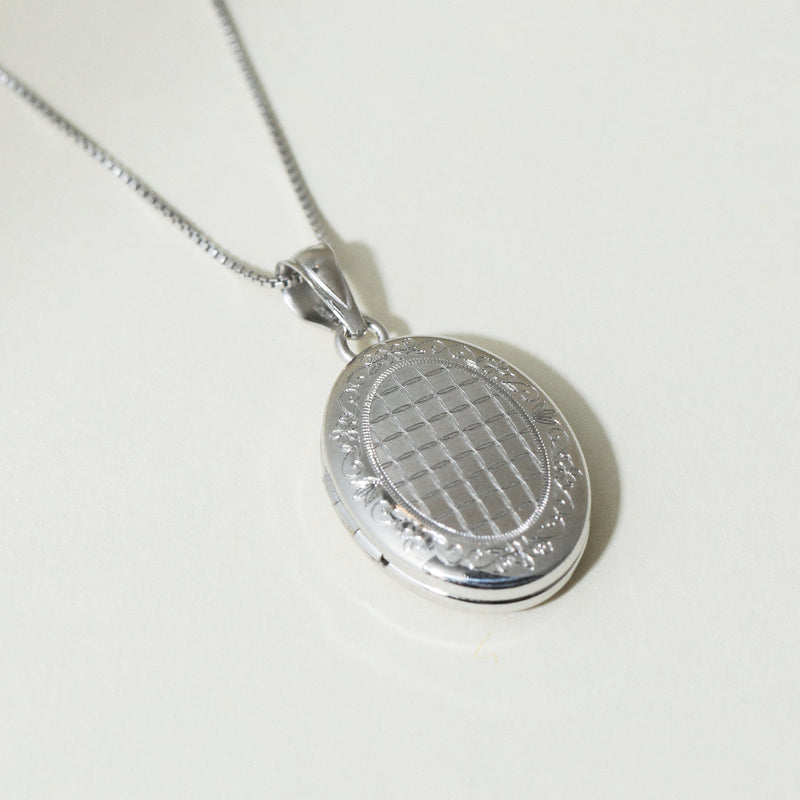 The Oval Vintage Photo Locket