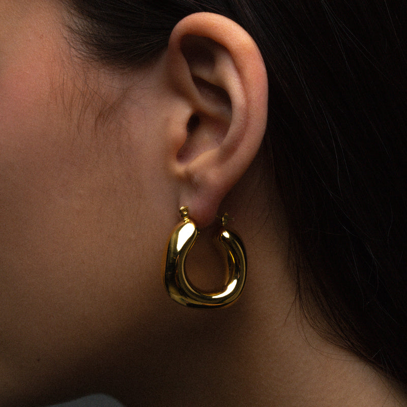 THE LILLI RIDGE HOOP EARRINGS