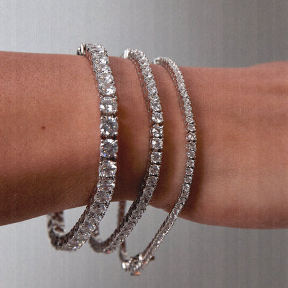 THE MEDIUM ESSENTIAL TENNIS BRACELET