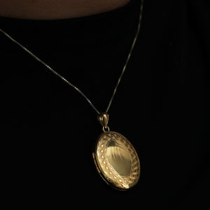 The Large Oval Photo Locket