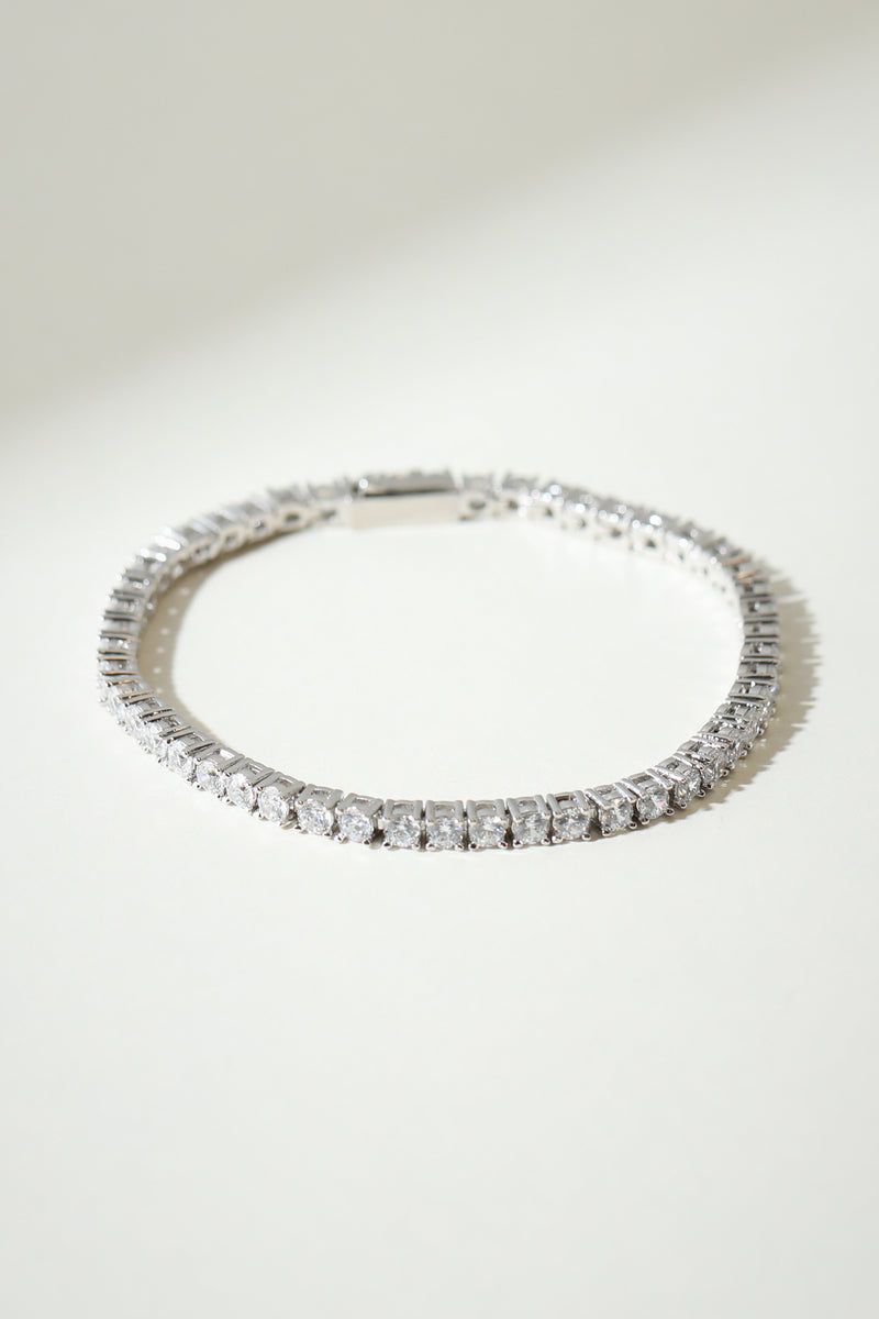 THE MEDIUM ESSENTIAL TENNIS BRACELET
