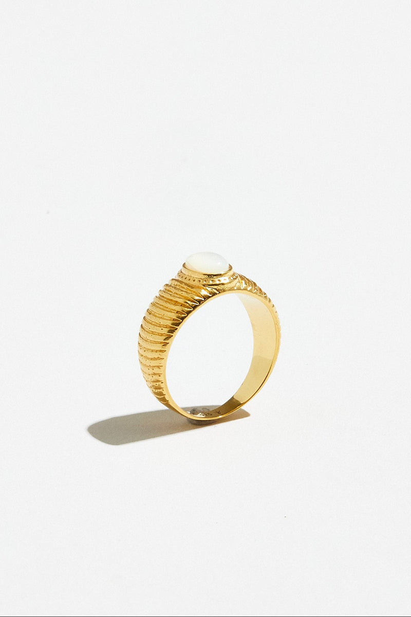 THE MOTHER OF PEARL SIGNET RING