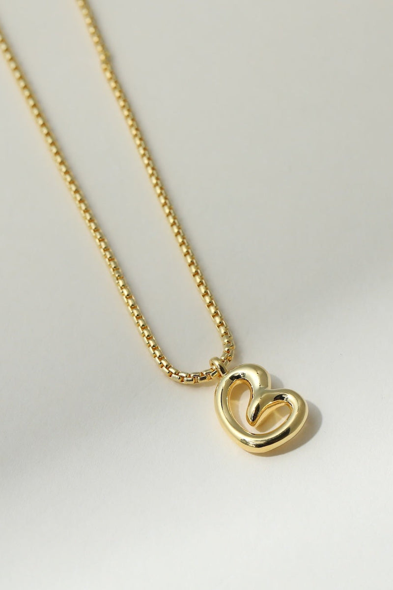 THE MULBERRY LETTER PENDANT NECKLACE