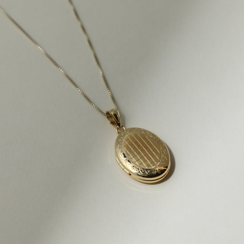 The Oval Vintage Photo Locket