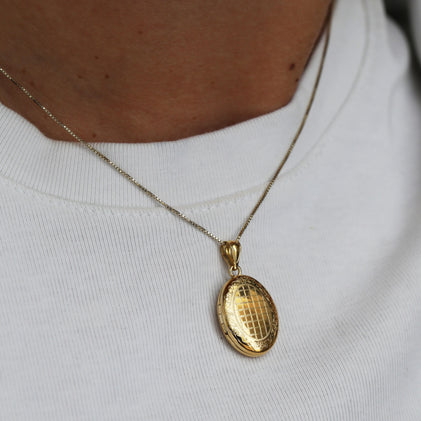 The Oval Vintage Photo Locket
