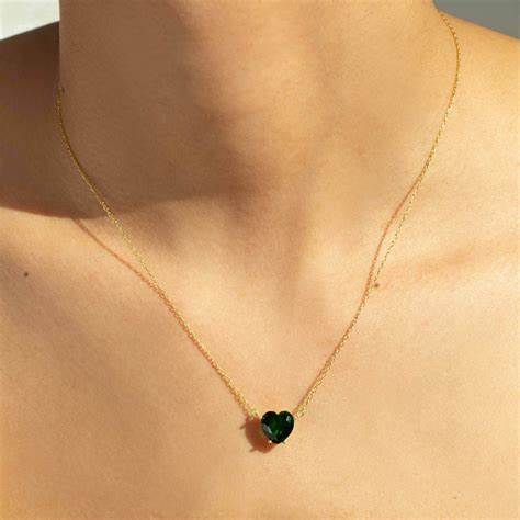 THE GREEN EMERALD HEART PENDANT NECKLACE